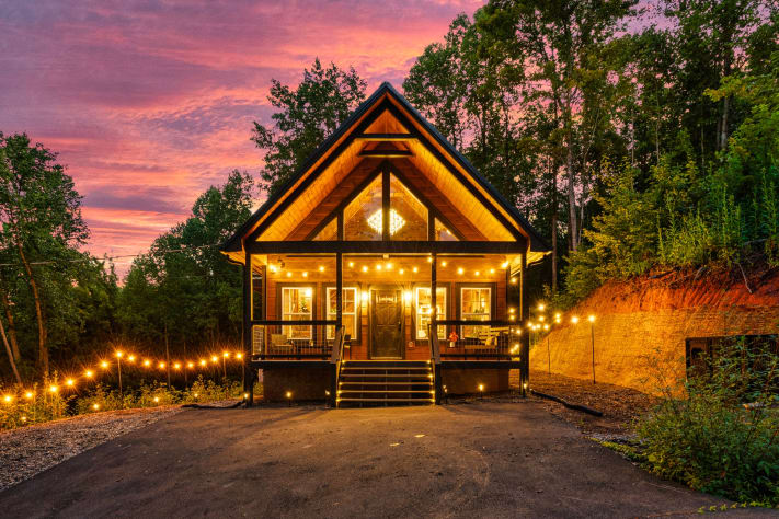 Romancing the Stone Front view Sevierville, Tennessee Cabin Rental - Gallery Image #7