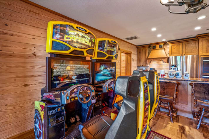 Arcade Room Gatlinburg, Tennessee Cabin Rental - Gallery Image #14