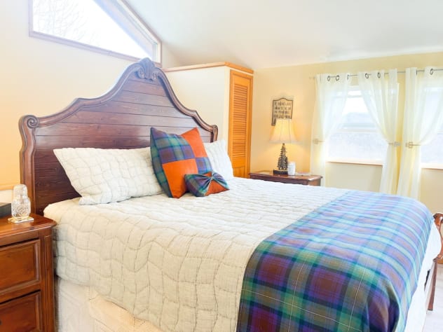 Handmade Tartan bedroom decor Franklin, North Carolina  Rental - Gallery Image #28