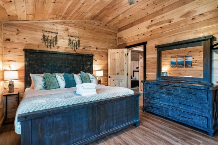Retreat to the third-floor king suite, with rustic furnishings and a private ensuite… Sevierville, Tennessee Cabin Rental - Gallery Image #23
