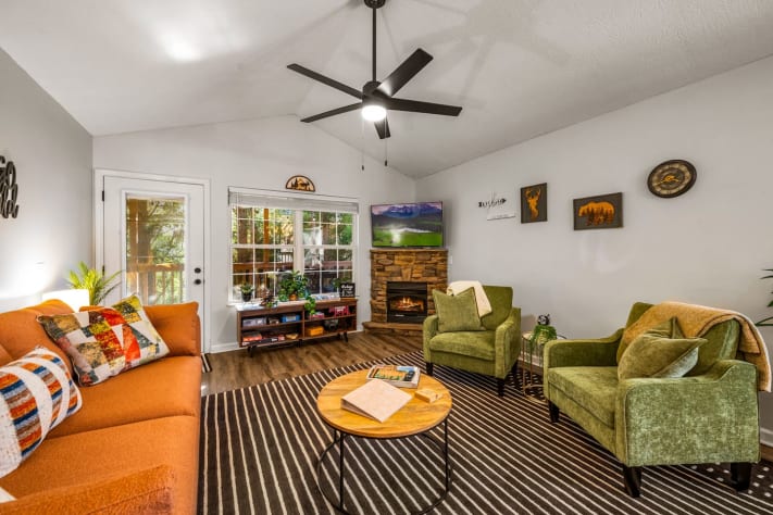 Comfy Sofa/sofa bed + Smart Tv + Board Games Pigeon Forge, Tennessee Cabin Rental - Gallery Image #21