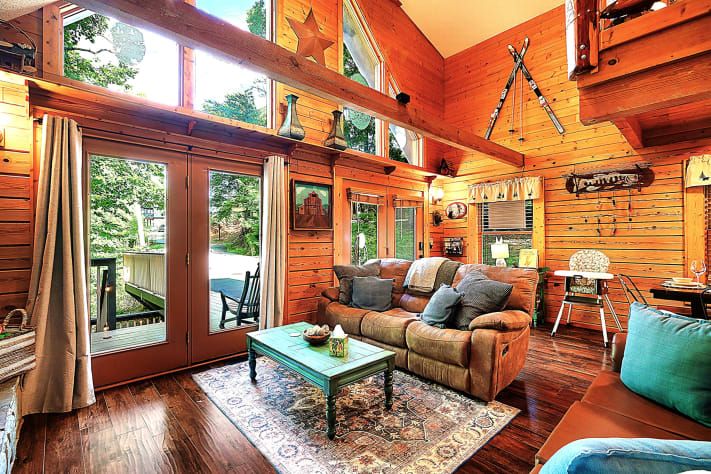 Living Room Sevierville, Tennessee Cabin Rental - Gallery Image #14