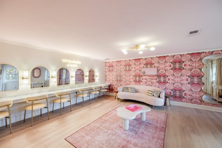 Makeup / Bridal Suite Pigeon Forge, Tennessee Cabin Rental - Gallery Image #33