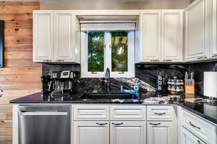 Dual Coffee Maker Gatlinburg, Tennessee Chalet Rental - Gallery Image #22