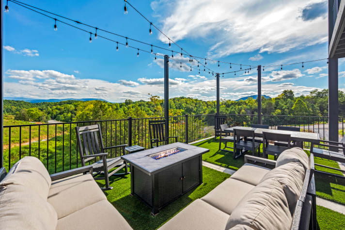 Entertain the whole family on the patio. Sevierville, Tennessee Cabin Rental - Gallery Image #6