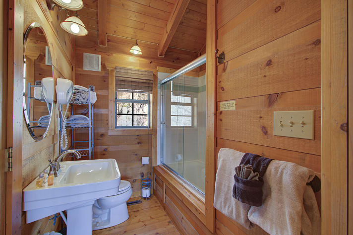 Master bath Gatlinburg, Tennessee Cabin Rental - Gallery Image #29