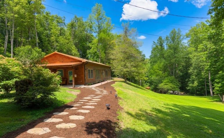 Club House / Pool Sevierville, Tennessee Cabin Rental - Gallery Image #3