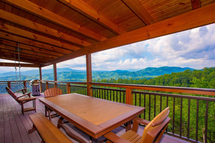 Best in class multilayer rolling mountain views! Pigeon Forge, Tennessee Cabin Rental - Gallery Image #14