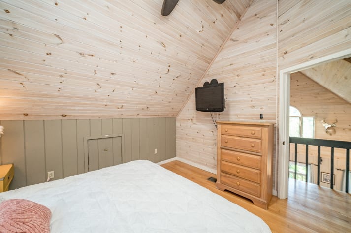 Upstairs bedroom tv and drawer for your items. Pigeon Forge, Tennessee Cabin Rental - Gallery Image #27