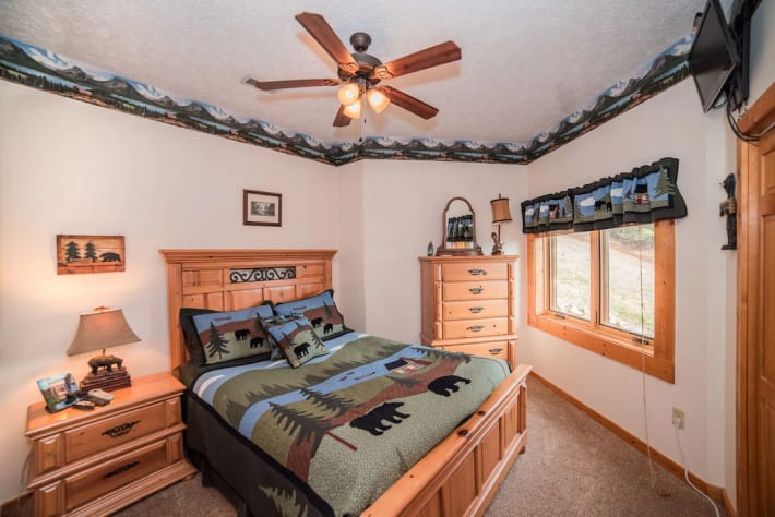 Bedroom Pigeon Forge, Tennessee Cabin Rental - Gallery Image #10
