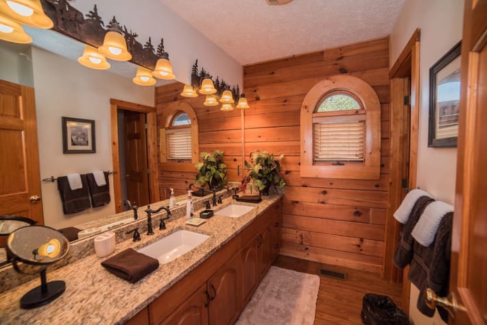 Master Bath Pigeon Forge, Tennessee Cabin Rental - Gallery Image #8