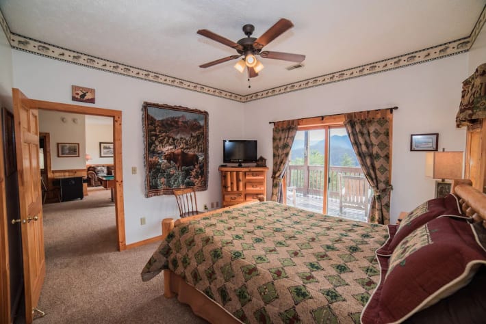 Large Bedroom Pigeon Forge, Tennessee Cabin Rental - Gallery Image #7