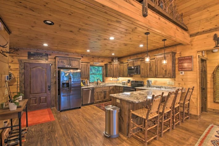 Fully stocked, kitchen for home cooked meals and entertaining! Nantahala Lake, North Carolina Cabin Rental - Gallery Image #8