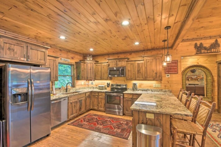 Fully stocked, kitchen for home cooked meals and entertaining! Nantahala Lake, North Carolina Cabin Rental - Gallery Image #9