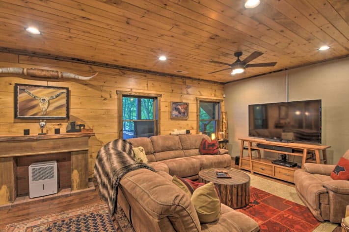 Terrace level living/ movie room with Smart TV & Blu-Ray player & surround… Nantahala Lake, North Carolina Cabin Rental - Gallery Image #15