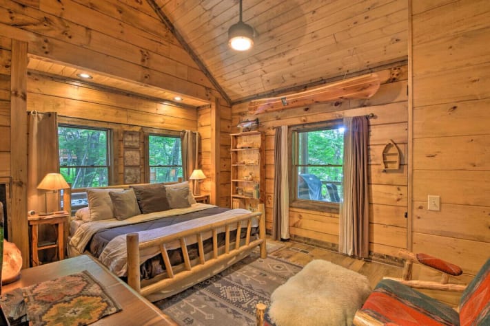 Lakeview king bedroom with, ensuite, shared full bathroom, walk-in closet Nantahala Lake, North Carolina Cabin Rental - Gallery Image #20