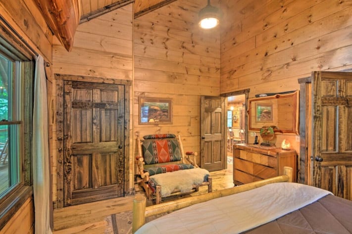Lakeview king bedroom with, ensuite, shared full bathroom, walk-in closet Nantahala Lake, North Carolina Cabin Rental - Gallery Image #21