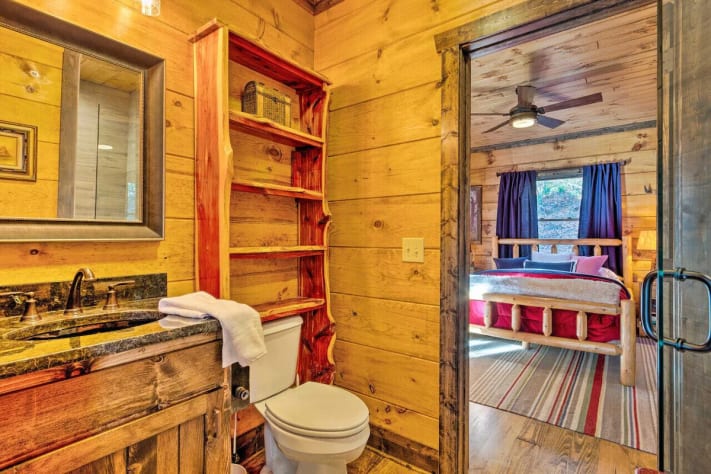 Full Jack n Jill bathroom with walk-in shower Nantahala Lake, North Carolina Cabin Rental - Gallery Image #22