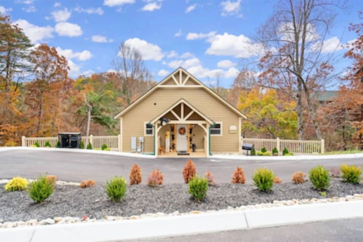 Entrance to The Grumpy Grizzly Pigeon Forge, Tennessee Cabin Rental - Gallery Image #2