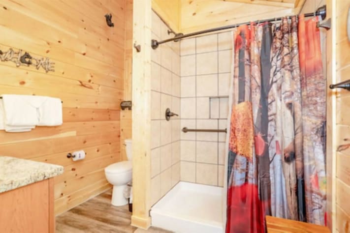 Master shower Pigeon Forge, Tennessee Cabin Rental - Gallery Image #16