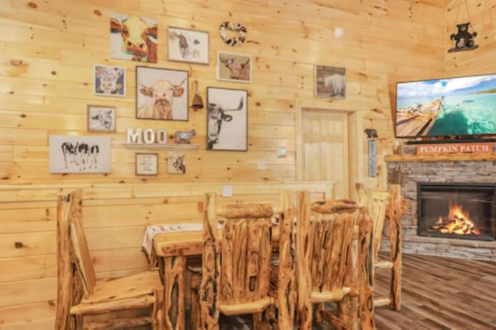 Dining area Pigeon Forge, Tennessee Cabin Rental - Gallery Image #18