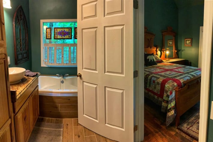 1st Floor Master Sevierville, Tennessee Cabin Rental - Gallery Image #14