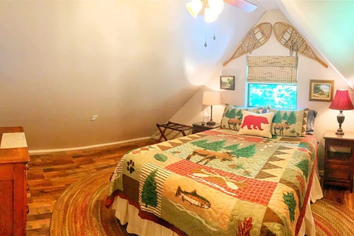 Upstairs Queen bedroom Sevierville, Tennessee Cabin Rental - Gallery Image #20