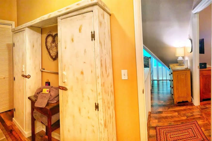 2nd floor bathroom Sevierville, Tennessee Cabin Rental - Gallery Image #23