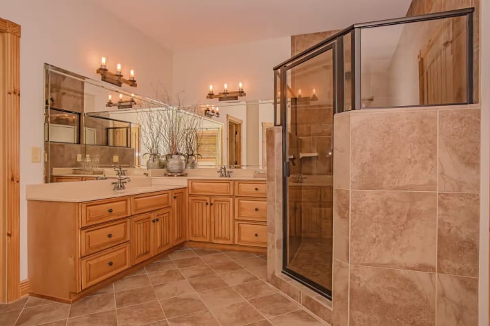 Master bathroom will full shower, jacuzzi, and separate toilet room Pigeon Forge, Tennessee Cabin Rental - Gallery Image #20