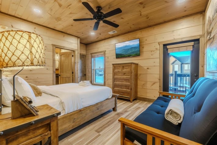 Just one of eight king suites, plus two queen suites Sevierville, Tennessee Cabin Rental - Gallery Image #21