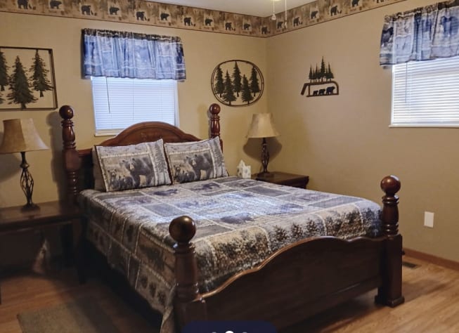 Master bedroom queen bed Sevierville, Tennessee Cabin Rental - Gallery Image #10