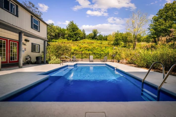 Sevierville, Tennessee Farmhouse Rental - Gallery Image #2