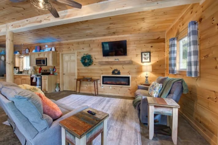 Sevierville, Tennessee Farmhouse Rental - Gallery Image #9