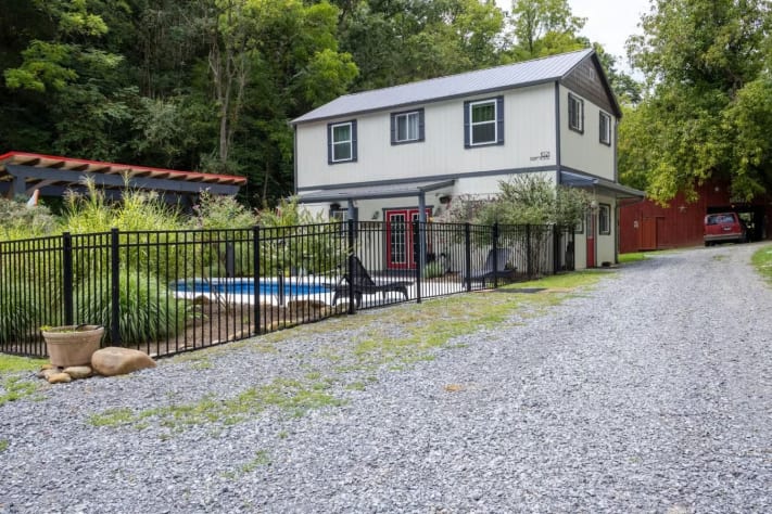 Sevierville, Tennessee Farmhouse Rental - Gallery Image #11