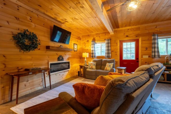 Sevierville, Tennessee Farmhouse Rental - Gallery Image #15