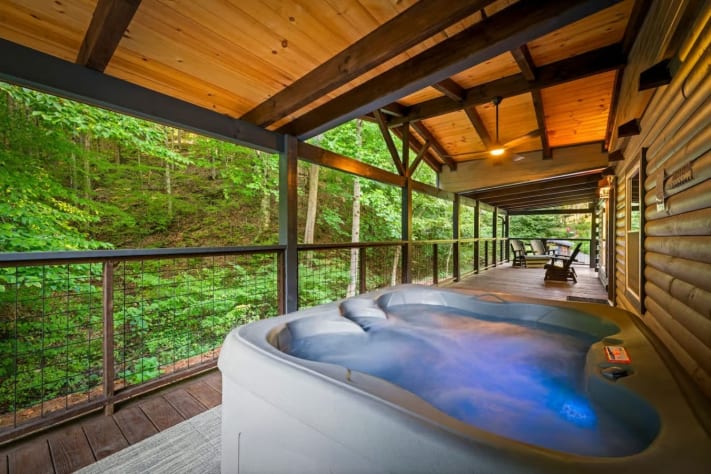 Sevierville, Tennessee Farmhouse Rental - Gallery Image #2