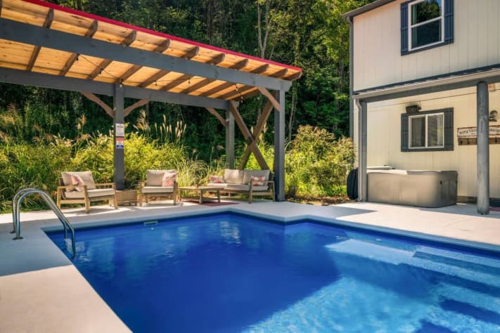 Sevierville, Tennessee Farmhouse Rental - Gallery Image #5