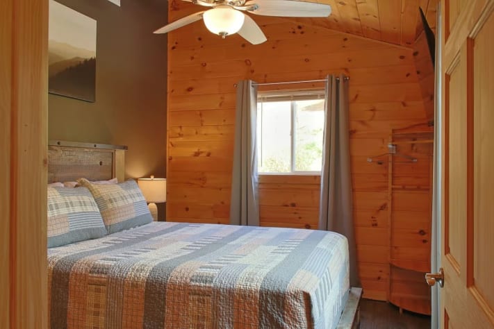 Sevierville, Tennessee Farmhouse Rental - Gallery Image #23