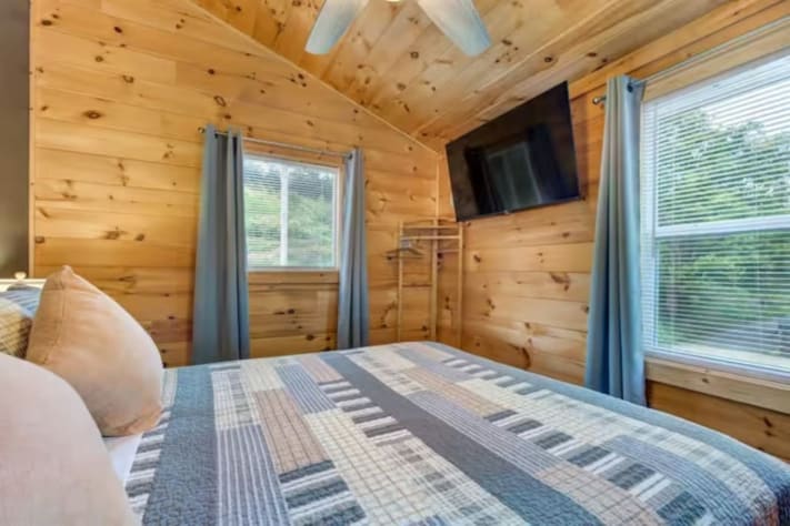 Sevierville, Tennessee Farmhouse Rental - Gallery Image #24