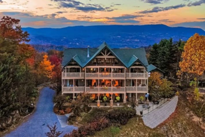 Privacy & Mountain Views at Southern Drawl. By Pigeon Forge, Gatlinburg,  Hot Tub - Pigeon Forge - 2024 Prices