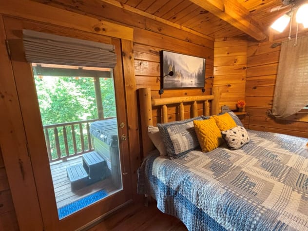 Tip toe to the hot tub Gatlinburg, Tennessee Cabin Rental - Gallery Image #4