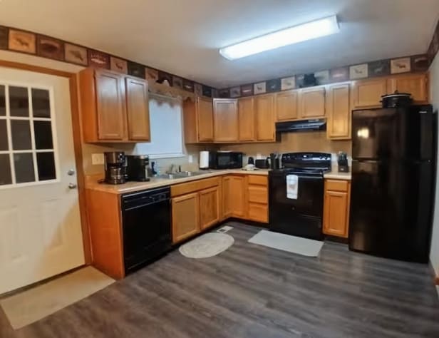 full kitchen with everything you need to prepare a 4 course meal Sevierville, Tennessee Cabin Rental - Gallery Image #4
