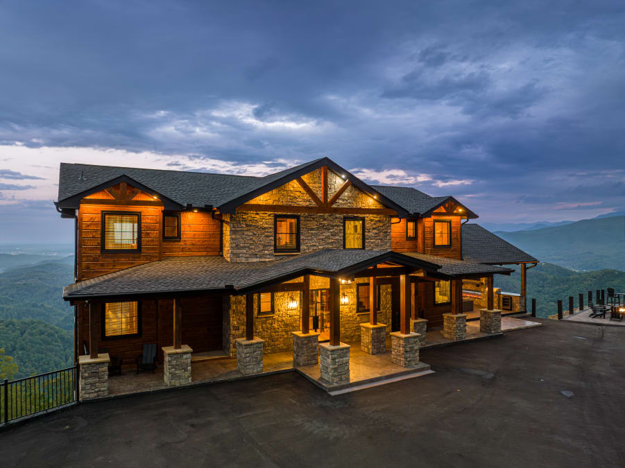 SKYFALL LODGE photo 1