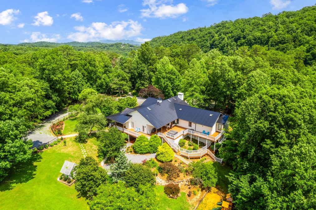 Bluff Mountain Inn photo 1
