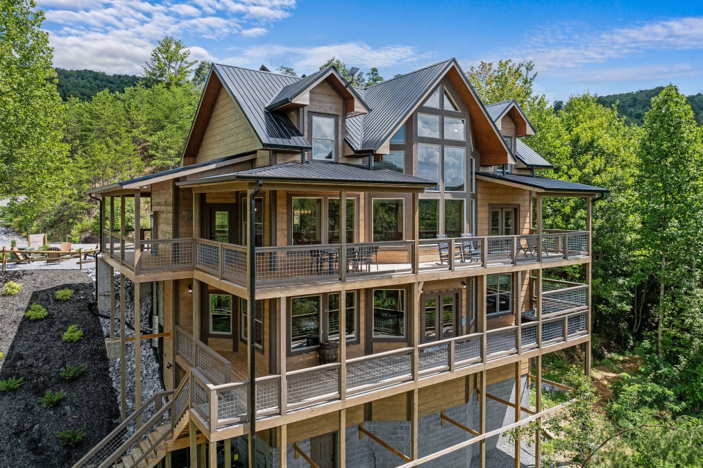 SMOKY MOUNTAIN BEAR LODGE photo 1