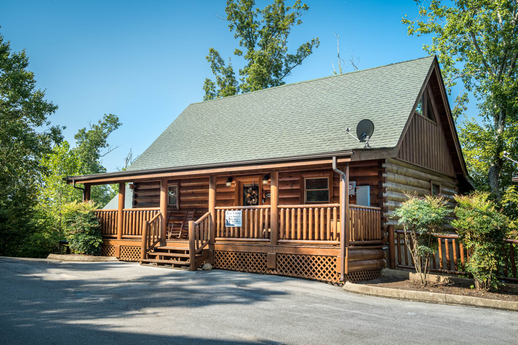 Bearly Behavin Cabin Rental photo 1