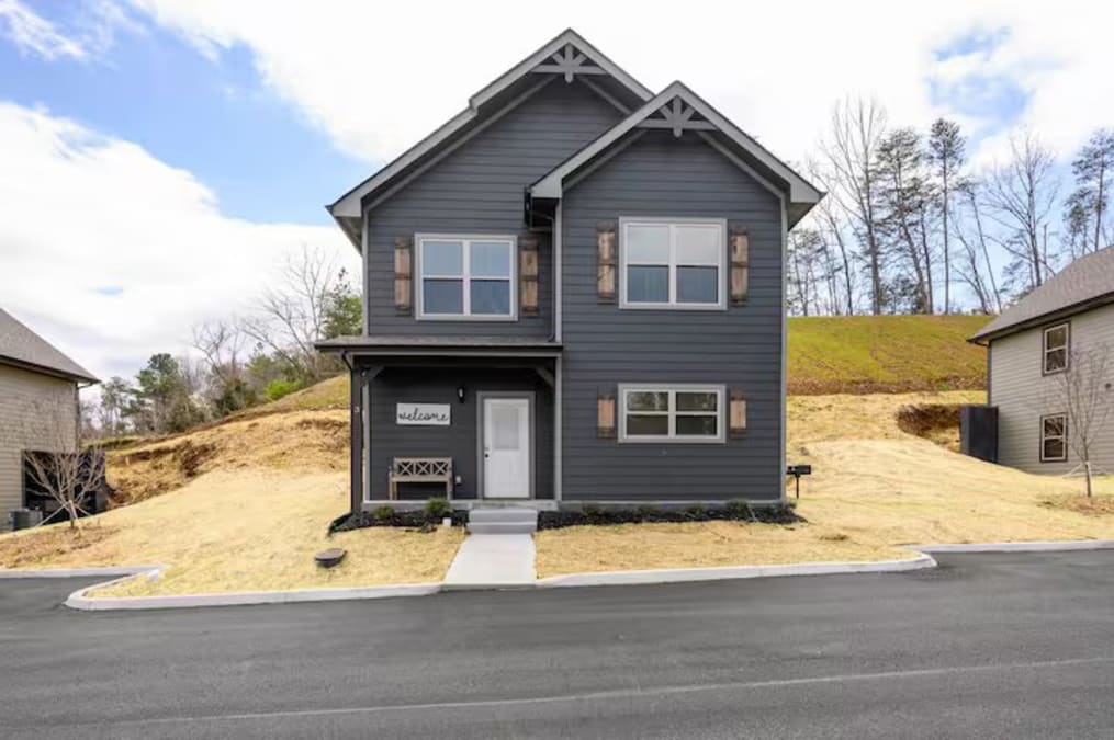 New Dollywood Cabin by PKWY photo 1