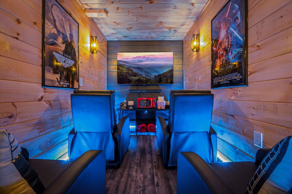 Lux! HotTub•Theater•Pool Table•Sleeps 10 photo 1