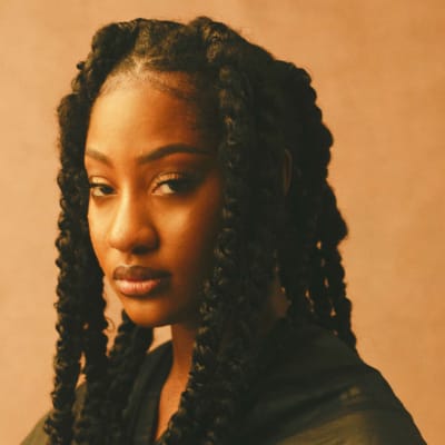 Chloe Bailey - Biography, Age & Facts - Starlogue