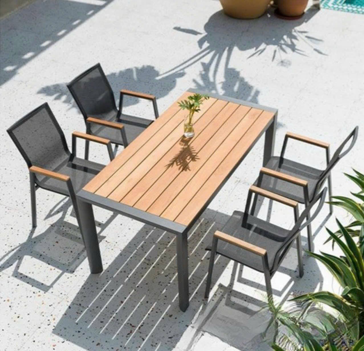 Bàn ghế gỗ nhựa ngoài trời tiện dụng - ảnh 8